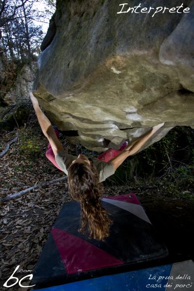 Layla in "La prua della casa dei porci"